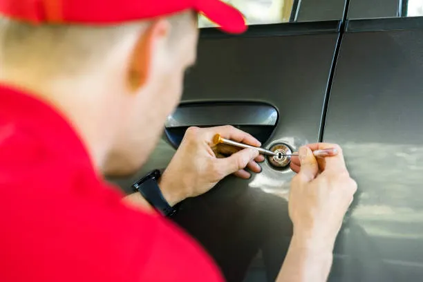 Mobile auto locksmith assisting driver with lost car keys